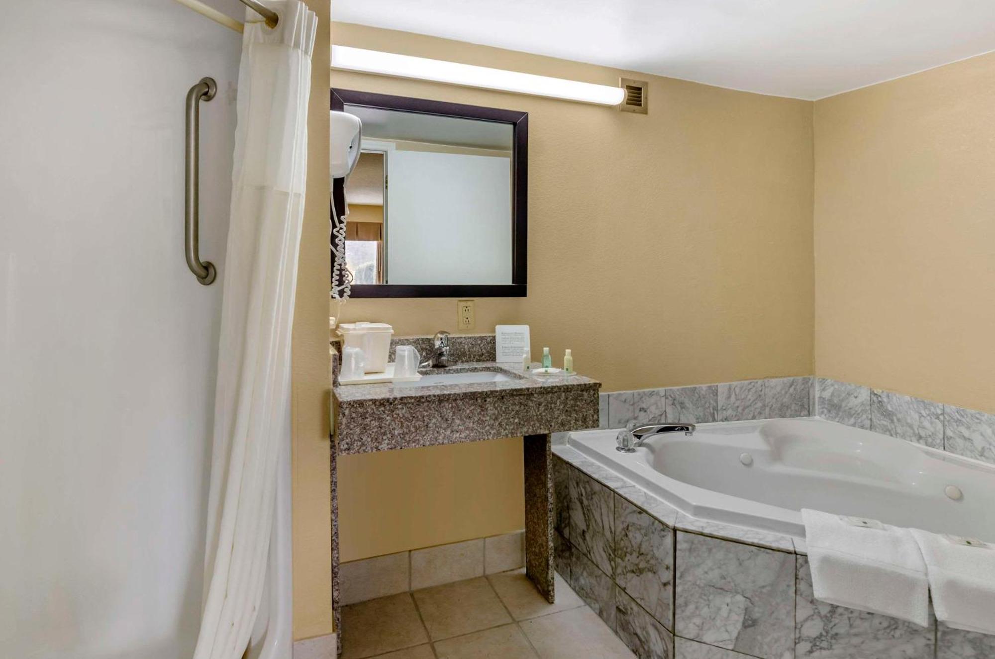 Quality Inn Hillsville Εξωτερικό φωτογραφία